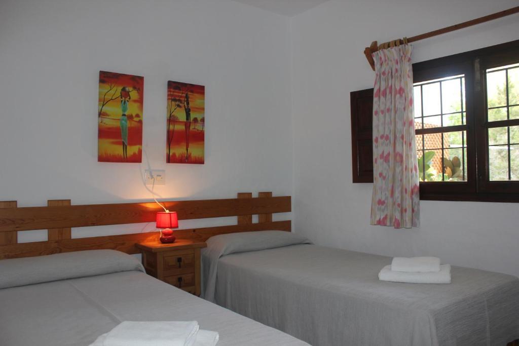 Apartamentos Pinomar Es Caló Extérieur photo